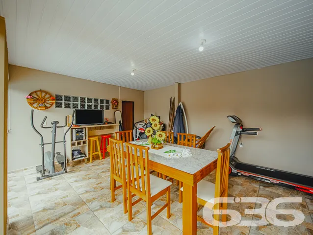 IMÓVEL COM SUÍTE + 2 QUARTOS NO BAIRRO SAGUAÇU

Es
