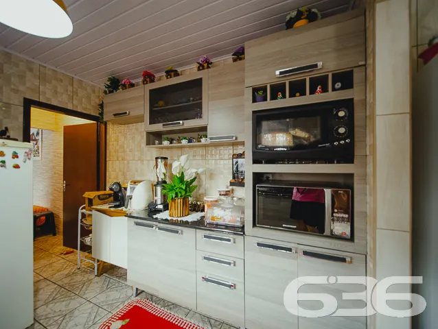 IMÓVEL COM SUÍTE + 2 QUARTOS NO BAIRRO SAGUAÇU

Es
