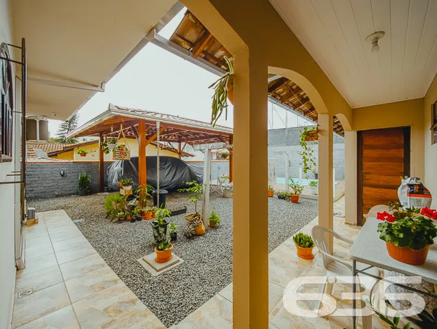 IMÓVEL COM SUÍTE + 2 QUARTOS NO BAIRRO SAGUAÇU

Es