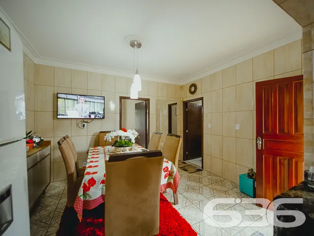 IMÓVEL COM SUÍTE + 2 QUARTOS NO BAIRRO SAGUAÇU

Es
