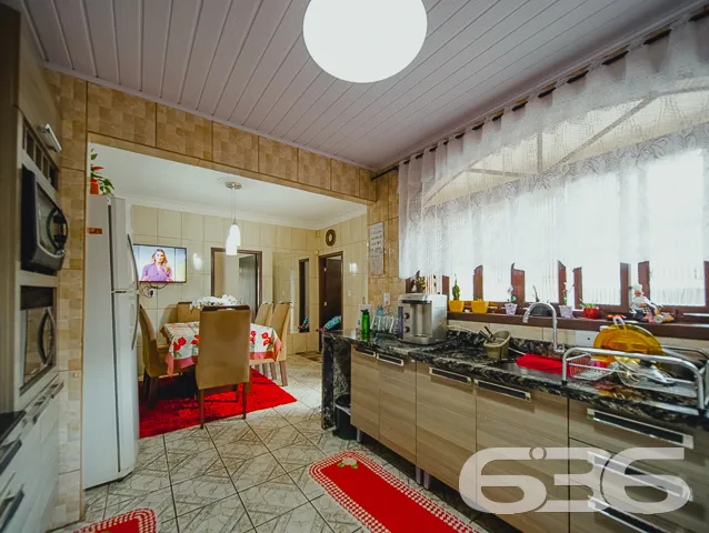 IMÓVEL COM SUÍTE + 2 QUARTOS NO BAIRRO SAGUAÇU

Es