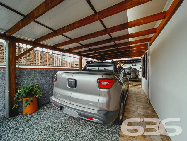 IMÓVEL COM SUÍTE + 2 QUARTOS NO BAIRRO SAGUAÇU

Es