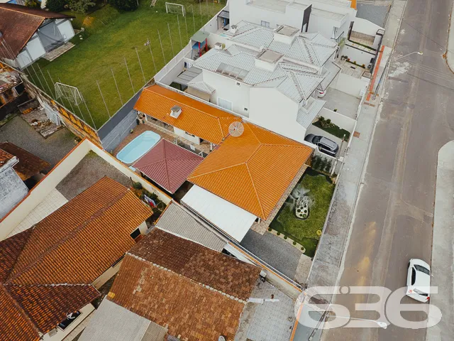 IMÓVEL COM SUÍTE + 2 QUARTOS NO BAIRRO SAGUAÇU

Es