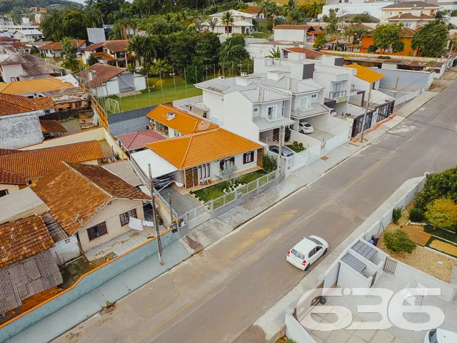 IMÓVEL COM SUÍTE + 2 QUARTOS NO BAIRRO SAGUAÇU

Es
