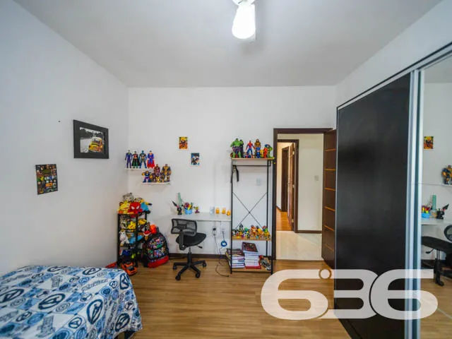 EXCELENTE IMÓVEL COM 4 QUARTOS, SENDO 1 SUÍTE + 3