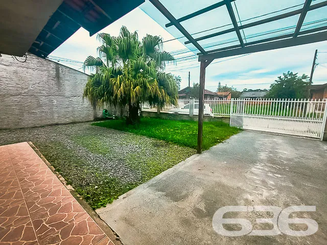 CASA COM 2 QUARTOS NO BAIRRO PARANAGUAMIRIM
Com 1