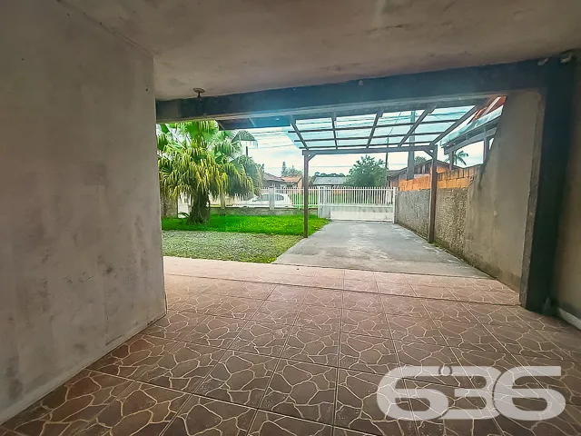 CASA COM 2 QUARTOS NO BAIRRO PARANAGUAMIRIM
Com 1