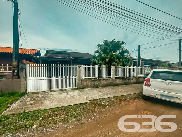 CASA COM 2 QUARTOS NO BAIRRO PARANAGUAMIRIM
Com 1