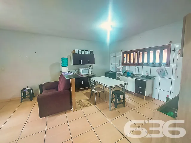 CASA COM 2 QUARTOS NO BAIRRO PARANAGUAMIRIM
Com 1