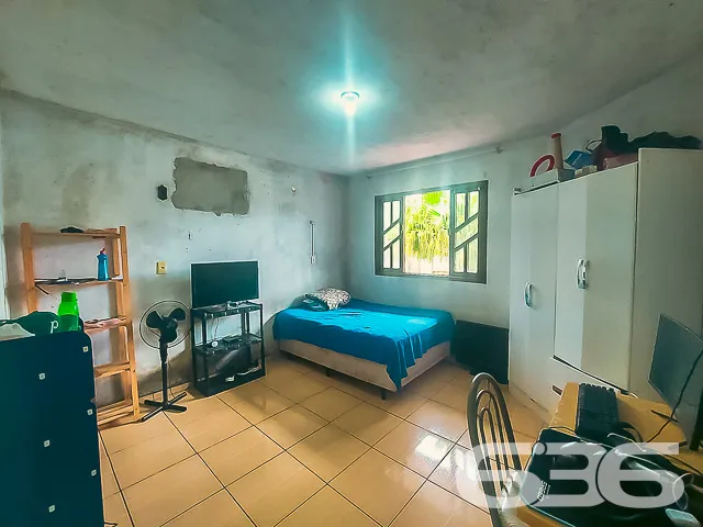 CASA COM 2 QUARTOS NO BAIRRO PARANAGUAMIRIM
Com 1