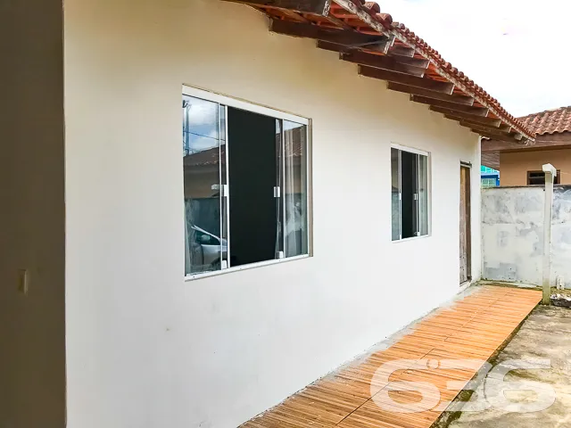 CASA COM SUÍTE + 2 QUARTOS NO BAIRRO PARANAGUAMIRI