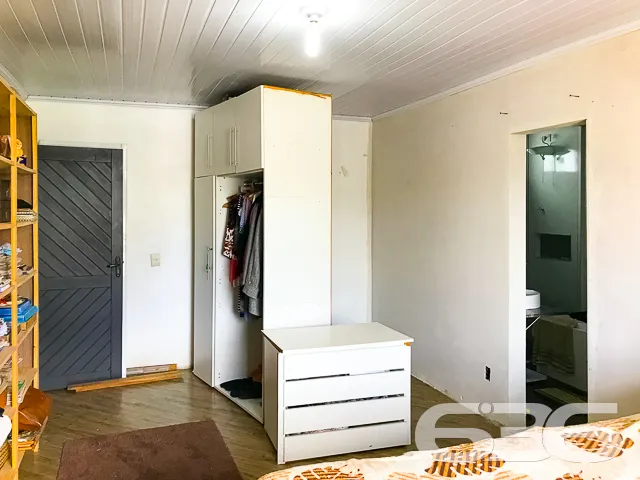 CASA COM SUÍTE + 2 QUARTOS NO BAIRRO PARANAGUAMIRI