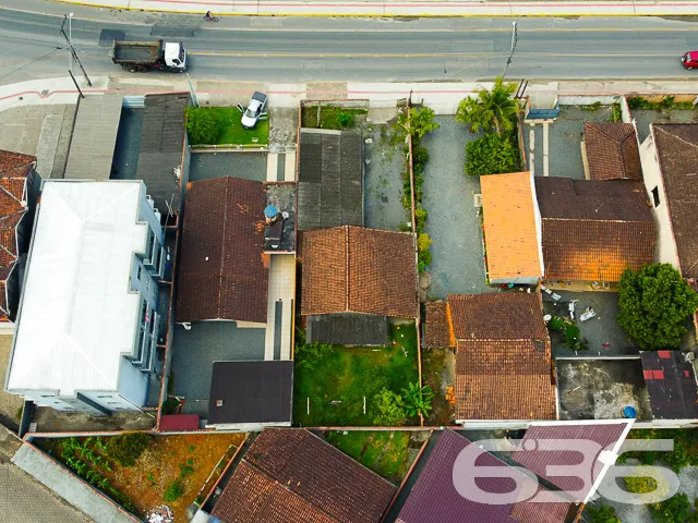 Terreno com topografia plana e regular, o que faci