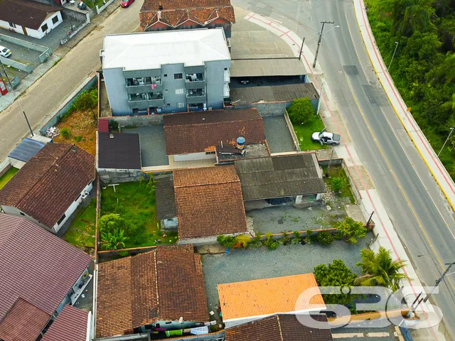 Terreno com topografia plana e regular, o que faci
