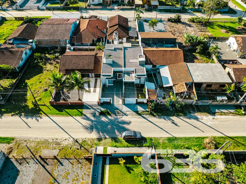 Casa Térrea Geminada Mobiliada à Venda em Balneári