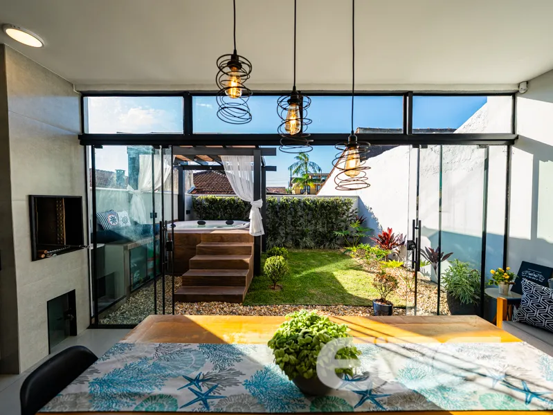 Casa Térrea Geminada Mobiliada à Venda em Balneári