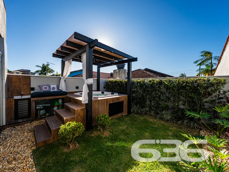 Casa Térrea Geminada Mobiliada à Venda em Balneári