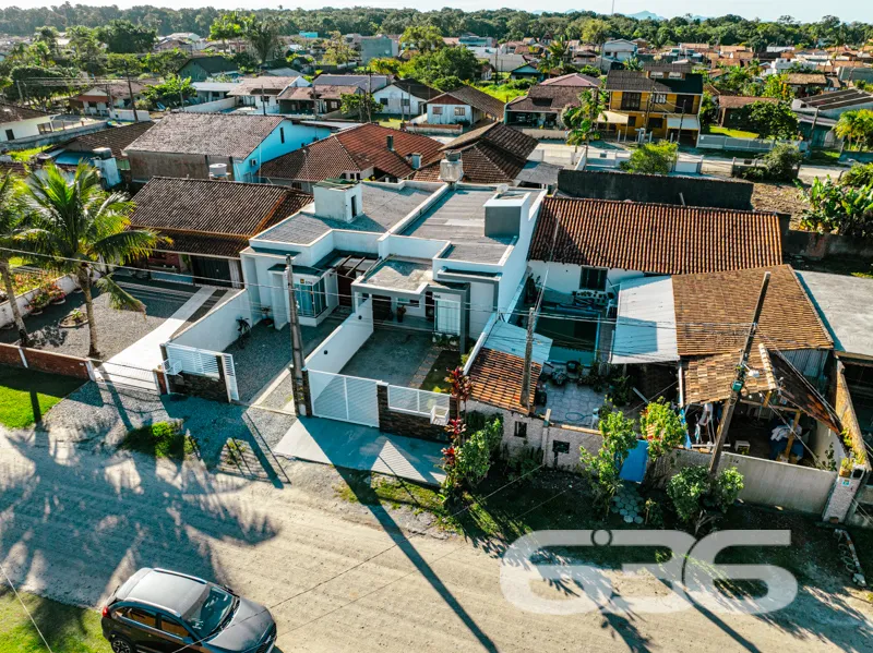 Casa Térrea Geminada Mobiliada à Venda em Balneári
