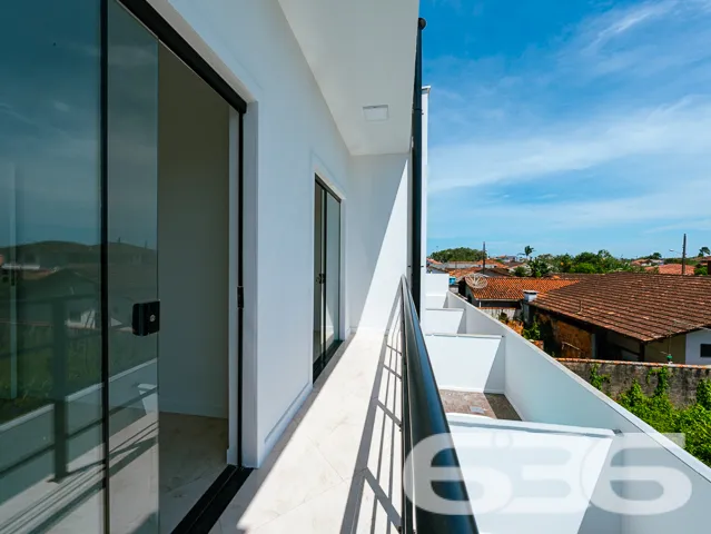 Sobrado com 1 suíte + 2 quartos no bairro Costeira