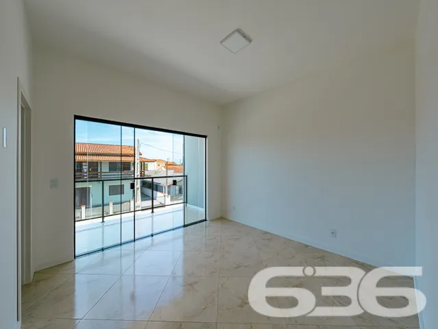Sobrado com 1 suíte + 2 quartos no bairro Costeira