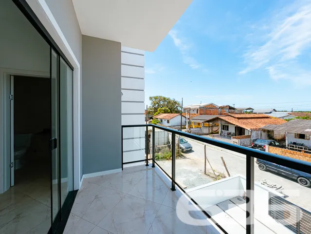 Sobrado com 1 suíte + 2 quartos no bairro Costeira