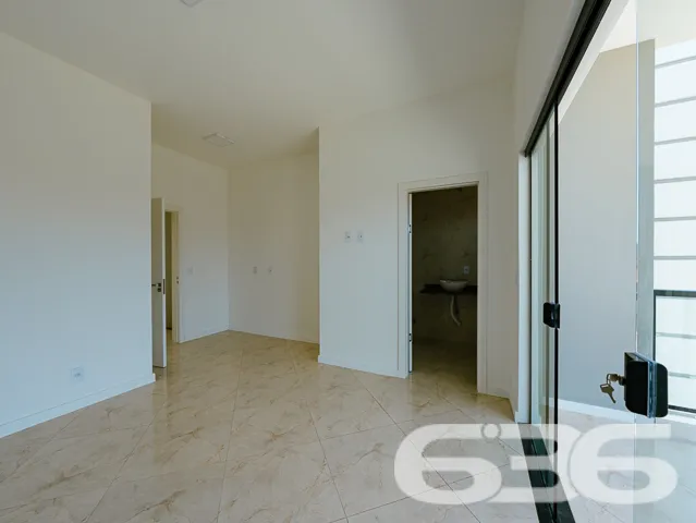 Sobrado com 1 suíte + 2 quartos no bairro Costeira