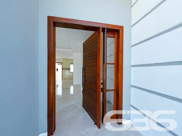 Sobrado com 1 suíte + 2 quartos no bairro Costeira