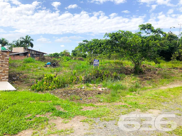 AMPLO TERRENO À VENDA NO BAIRRO PARANAGUAMIRIM

Es