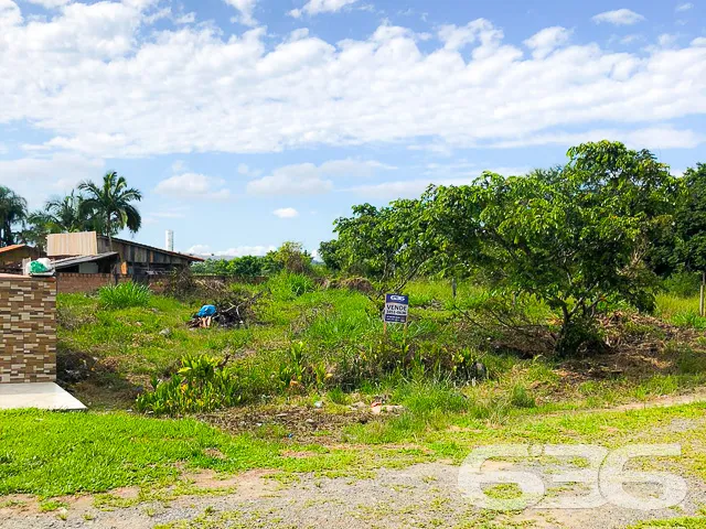 AMPLO TERRENO À VENDA NO BAIRRO PARANAGUAMIRIM

Es