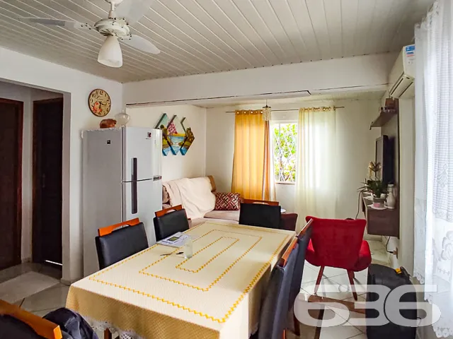 CASA DE ESQUINA COM UM GRANDE TERRENO - ESTUDA PER