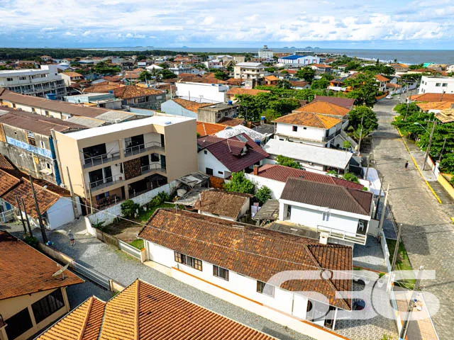 EXCELENTE SOBRADO DE ALTO PADRÃO PERTO DA PRAIA
E
