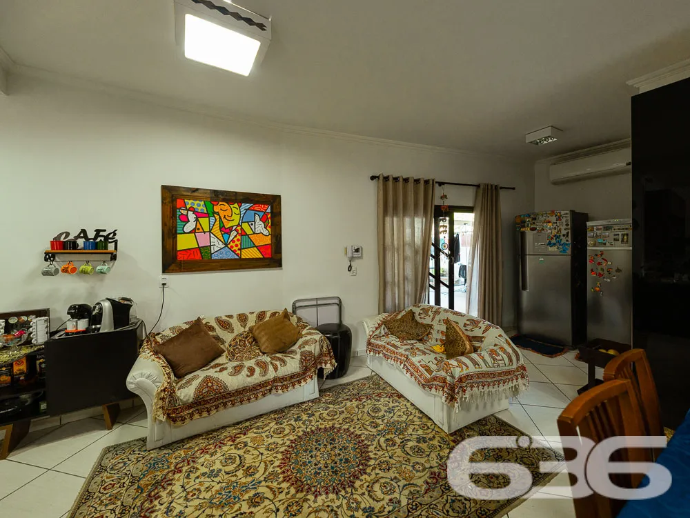 IMÓVEL ESPAÇOSO NO BAIRRO SAGUAÇU - SUÍTE COM CLOS
