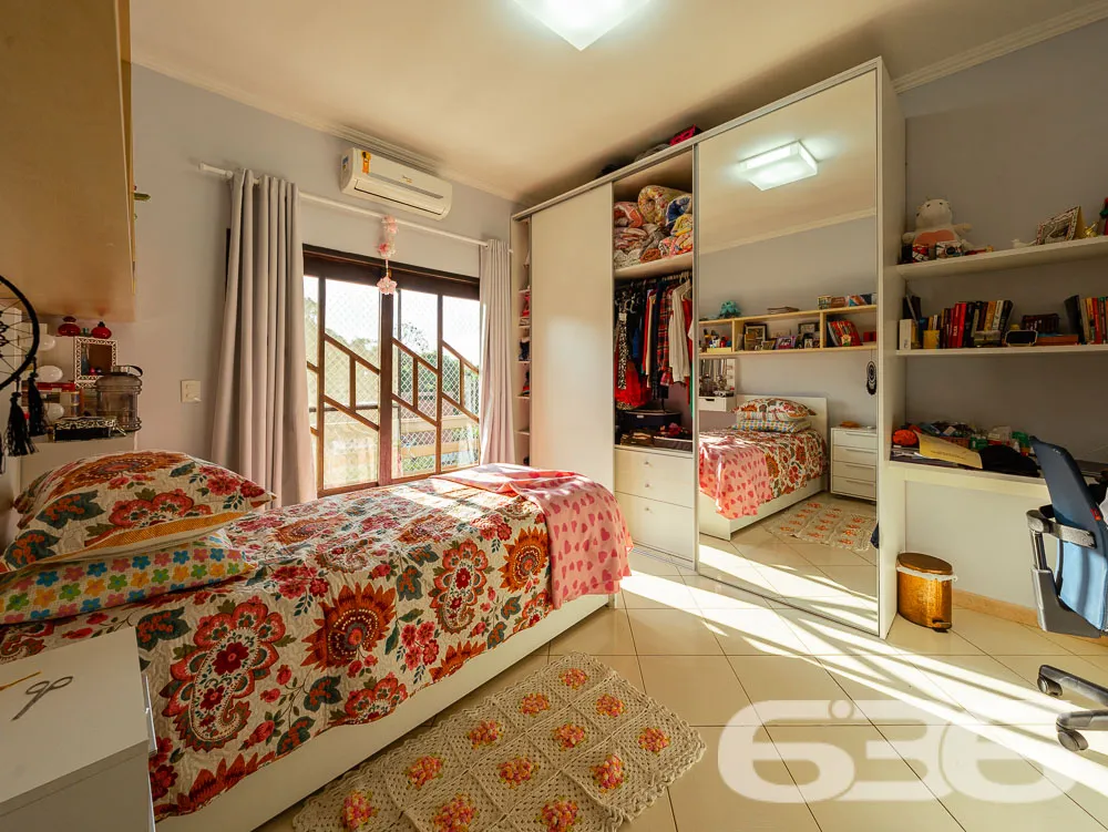 IMÓVEL ESPAÇOSO NO BAIRRO SAGUAÇU - SUÍTE COM CLOS