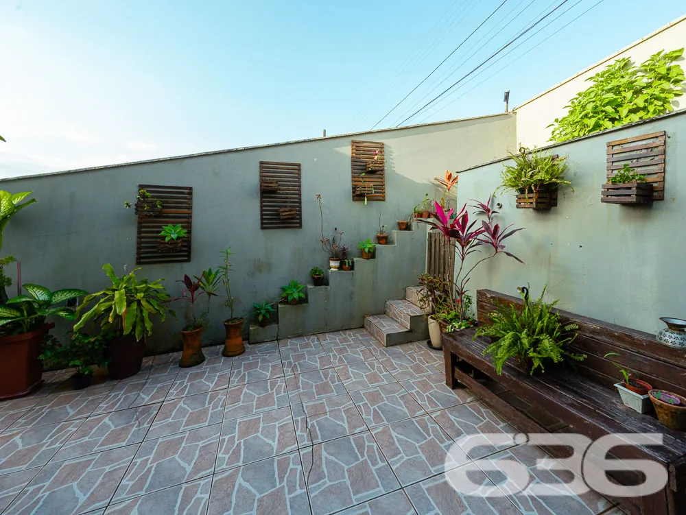 IMÓVEL ESPAÇOSO NO BAIRRO SAGUAÇU - SUÍTE COM CLOS