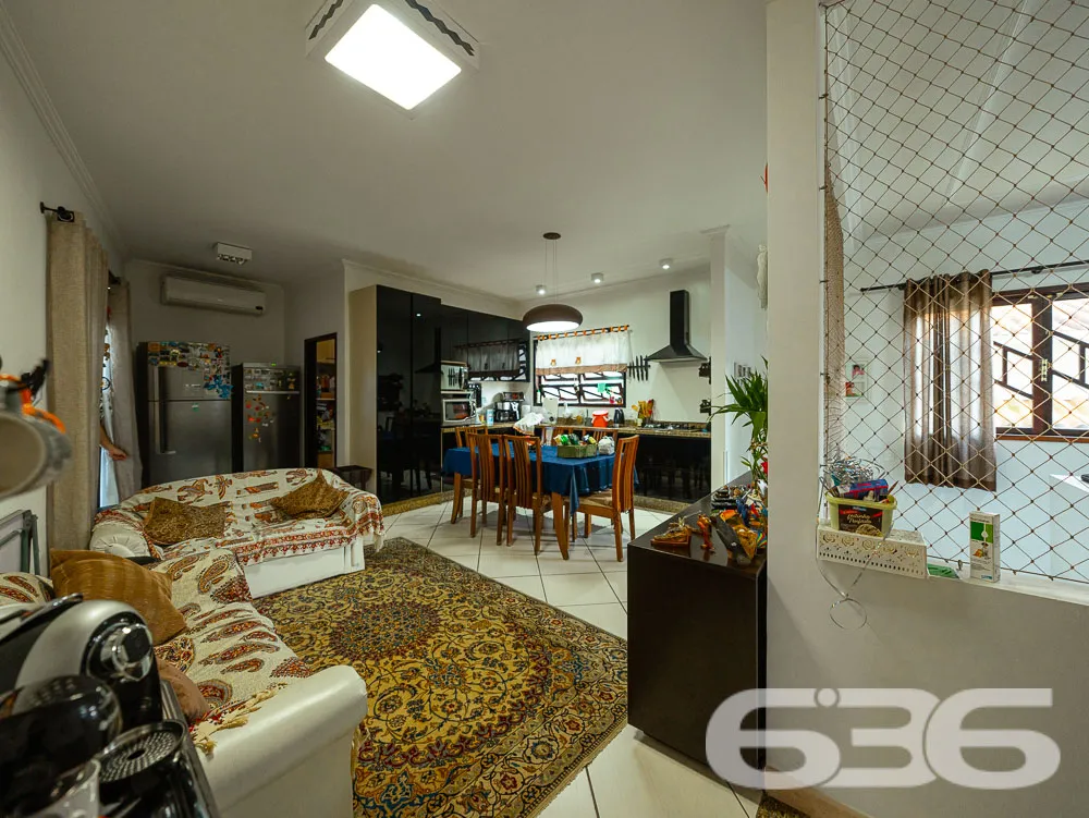 IMÓVEL ESPAÇOSO NO BAIRRO SAGUAÇU - SUÍTE COM CLOS