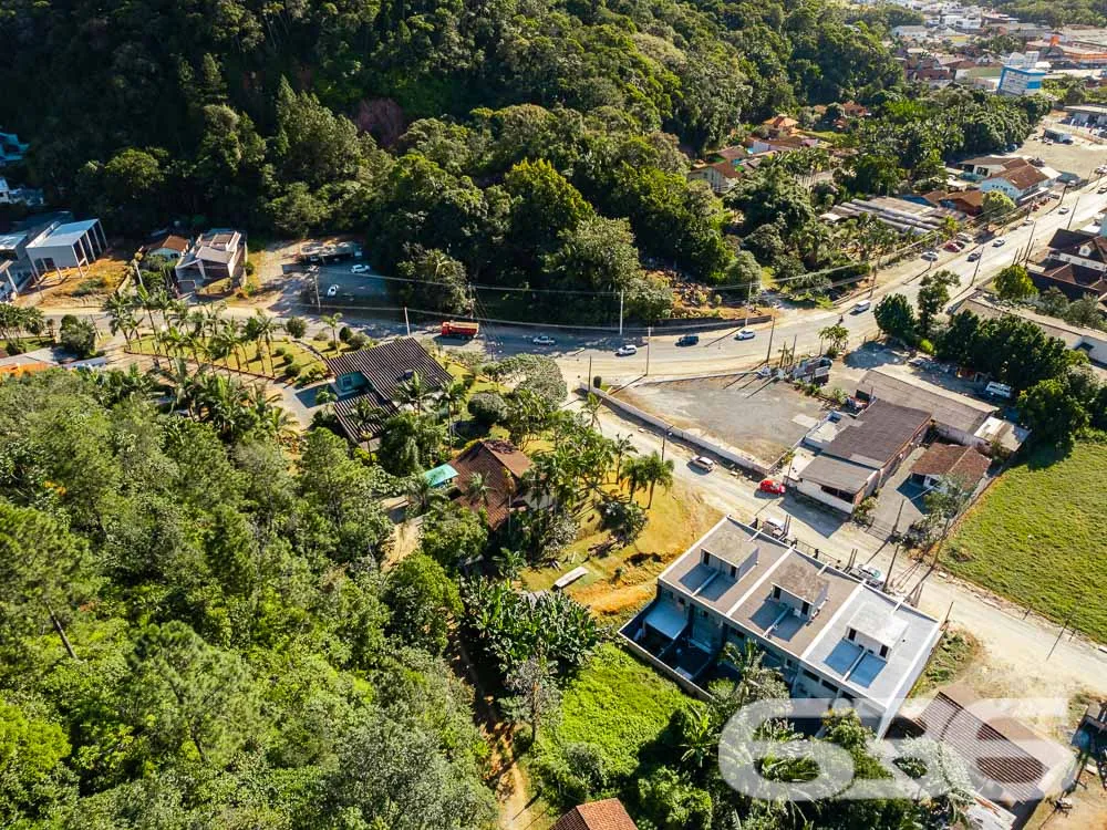 OPORTUNIDADE DE TERRENO À VENDA NO CENTRO DE PIRAB