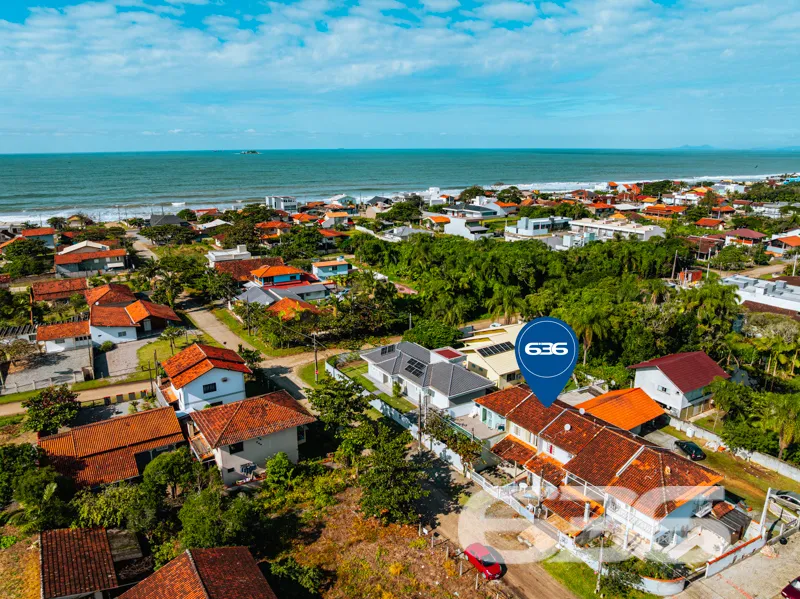 Sobrado geminado à venda a 190 metros do mar em Ba
