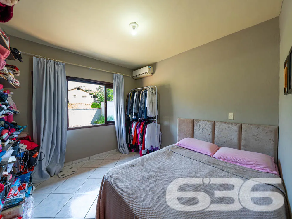 Ampla casa térrea com laje, terreno espaçoso e exc