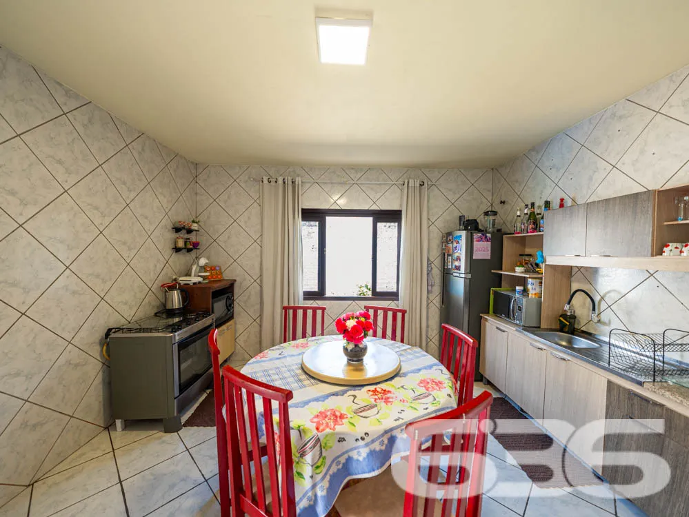 Ampla casa térrea com laje, terreno espaçoso e exc