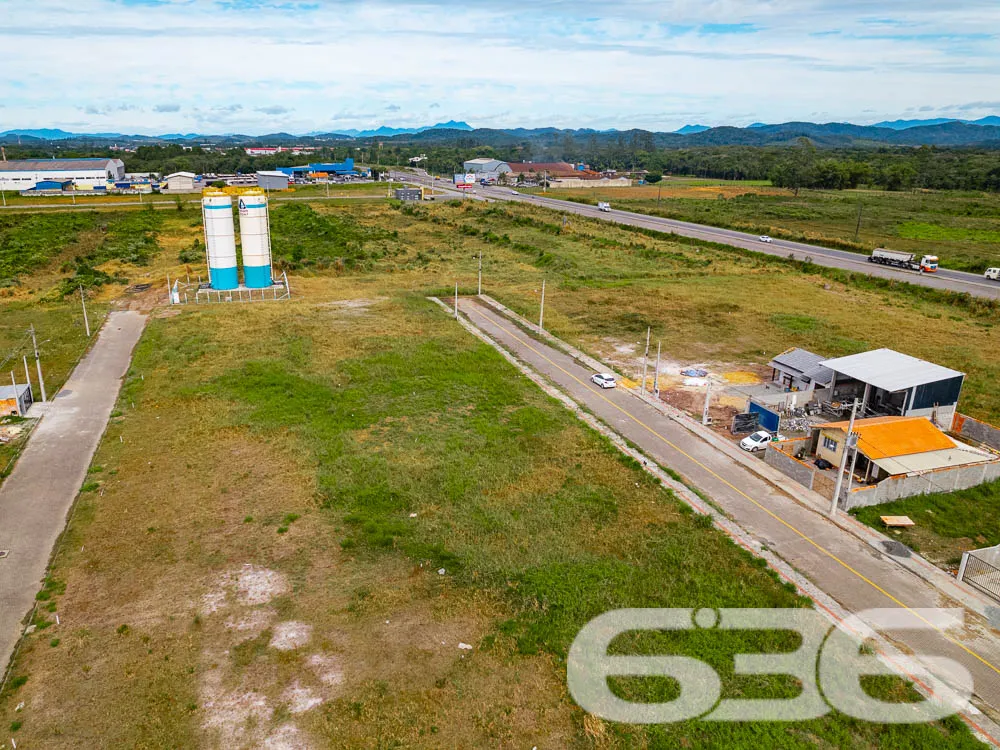 VENDE-SE TERRENO EM ARAQUARI - COLÉGIO AGRÍCOLA
I