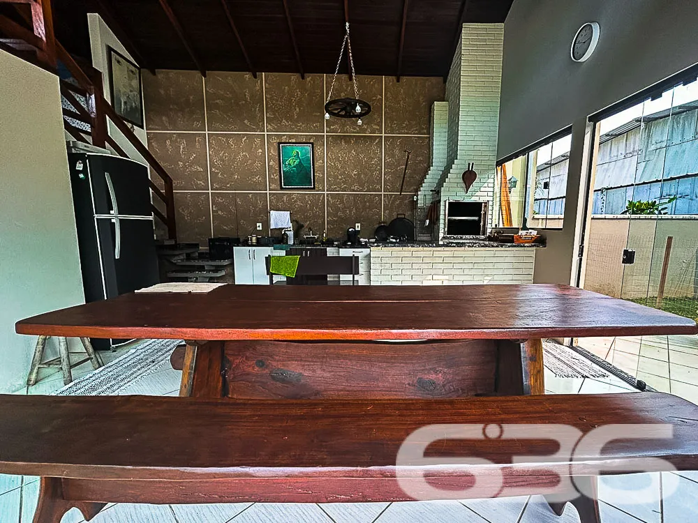 Descubra o Encanto da Residência em Glória: Elegân