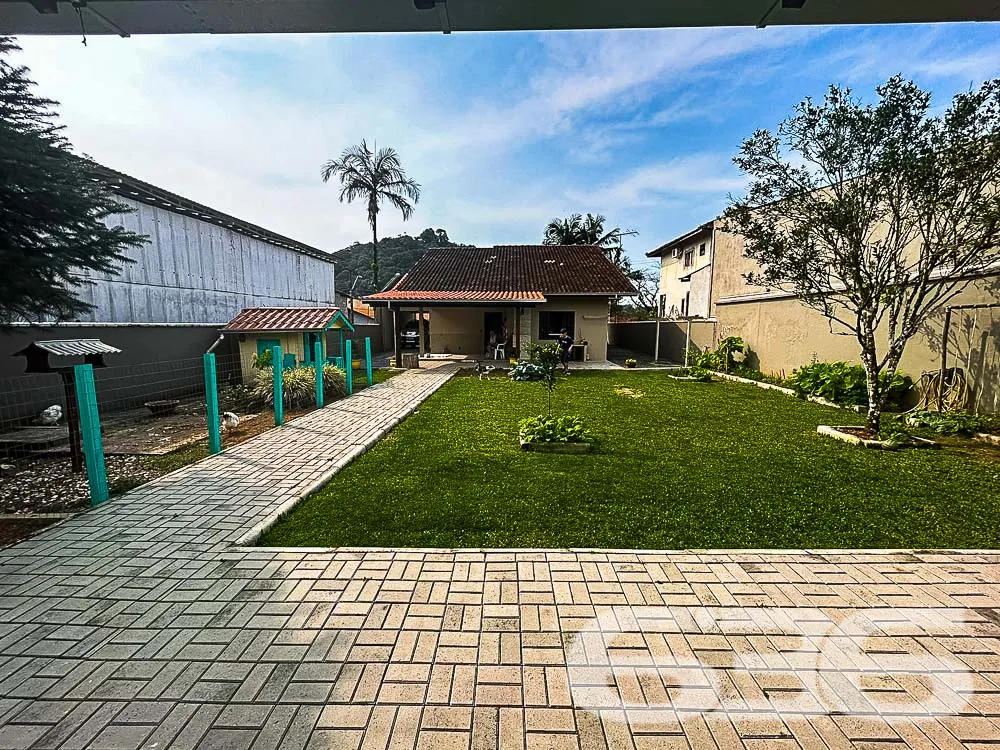Descubra o Encanto da Residência em Glória: Elegân