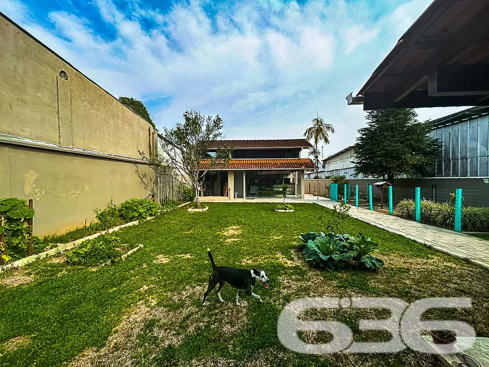 Descubra o Encanto da Residência em Glória: Elegân