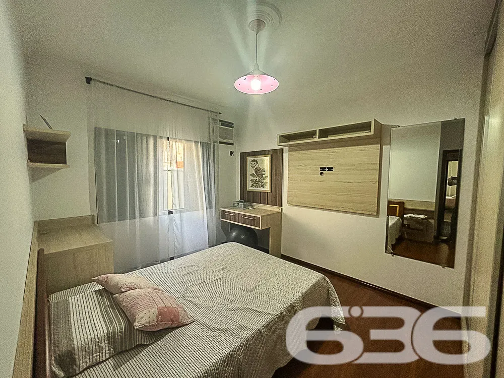 Descubra o Encanto da Residência em Glória: Elegân