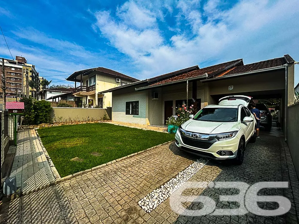 Descubra o Encanto da Residência em Glória: Elegân