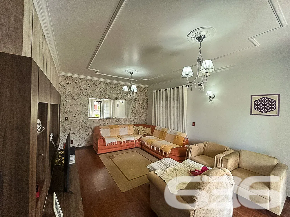 Descubra o Encanto da Residência em Glória: Elegân