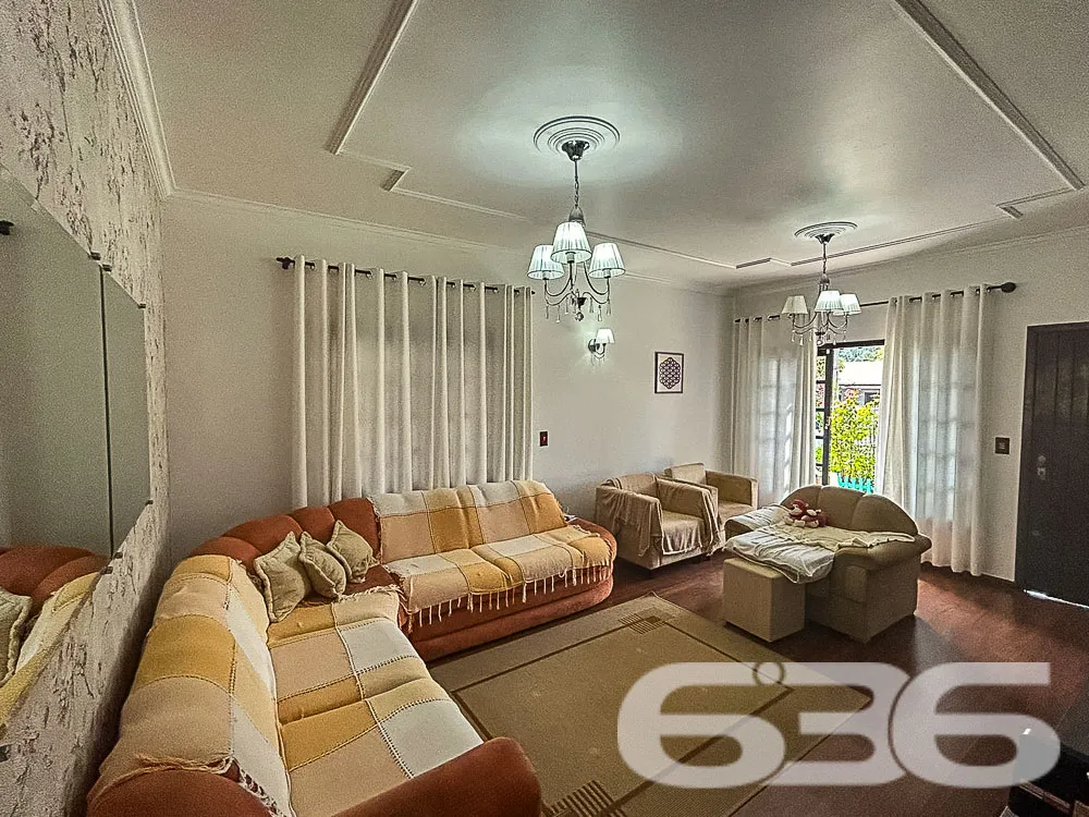 Descubra o Encanto da Residência em Glória: Elegân