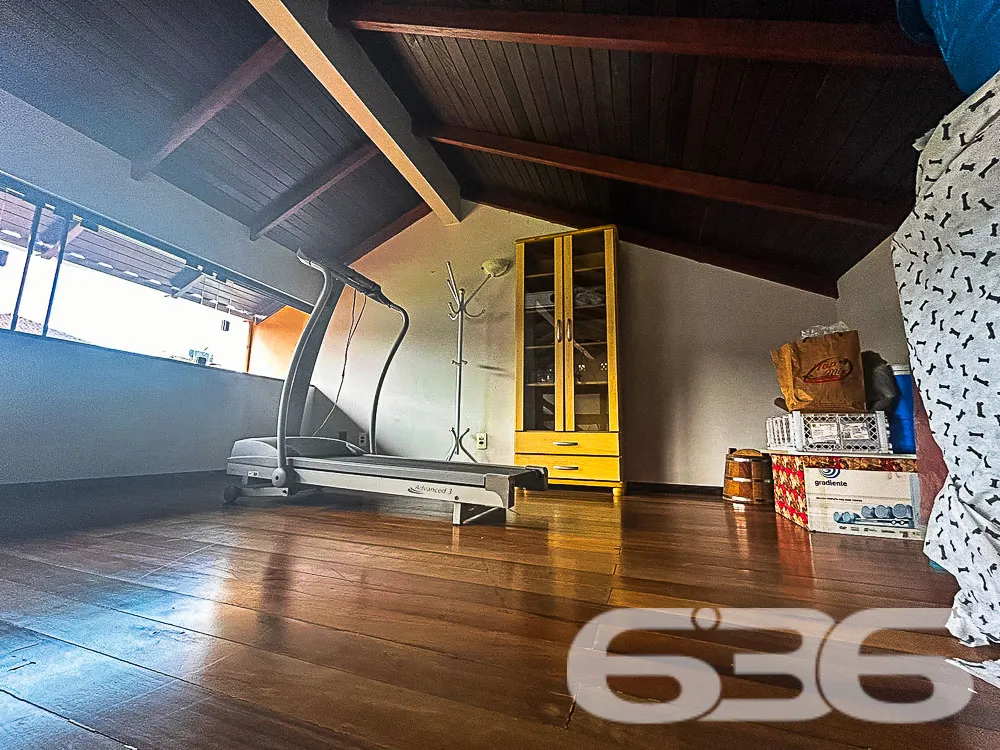 Descubra o Encanto da Residência em Glória: Elegân