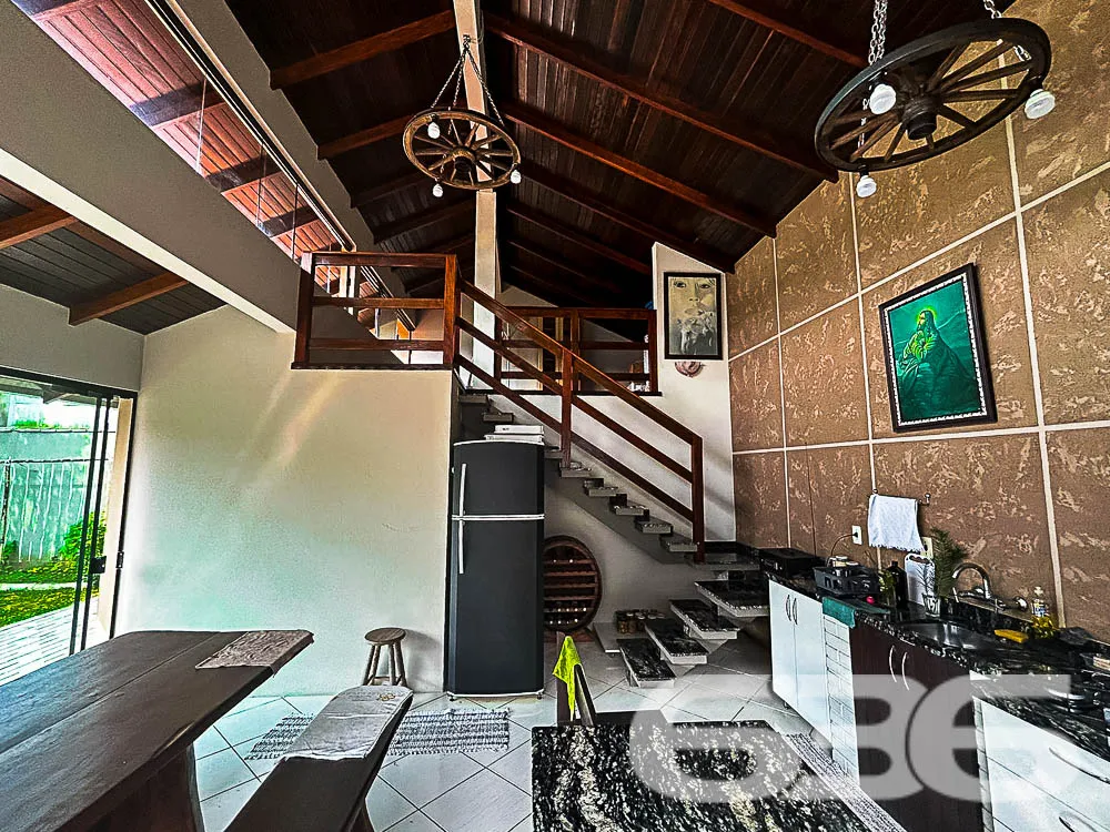 Descubra o Encanto da Residência em Glória: Elegân