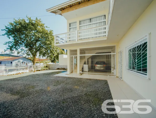 ESPAĂO E SOFISTICAĂĂO NO BAIRRO BUCAREIN: SOBRADO